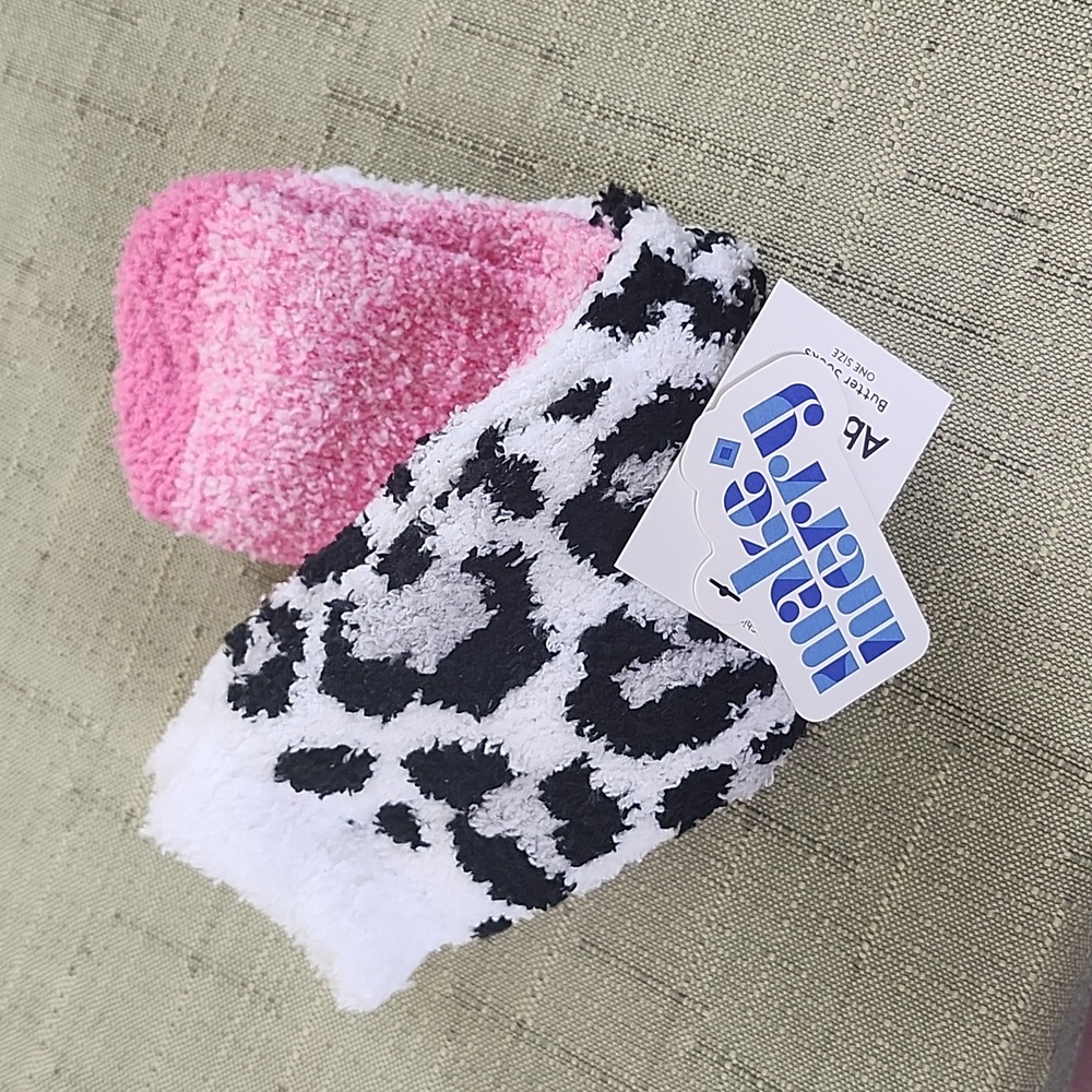 NWT 2 Pairs of Abound Butter/Fuzzy Socks, Nordstrom Rack, Pink, Cheetah Paw